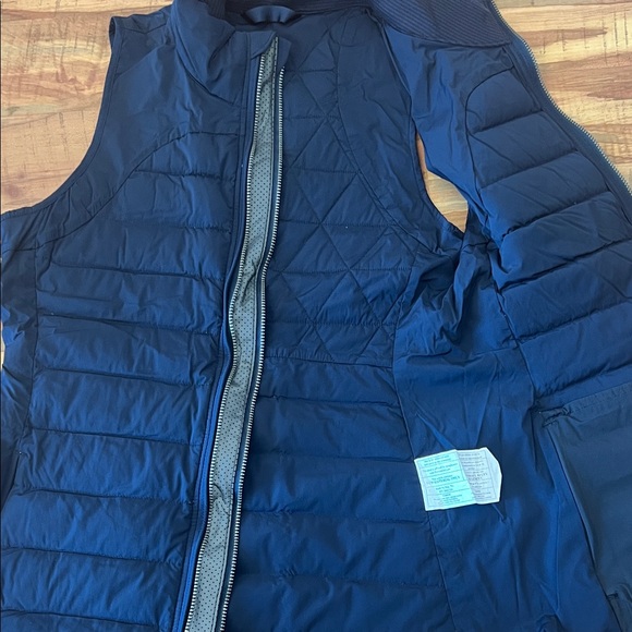 Lululemon Ladies Navy Quilted Puffer Vest - Zip Front - Picture 3 of 4